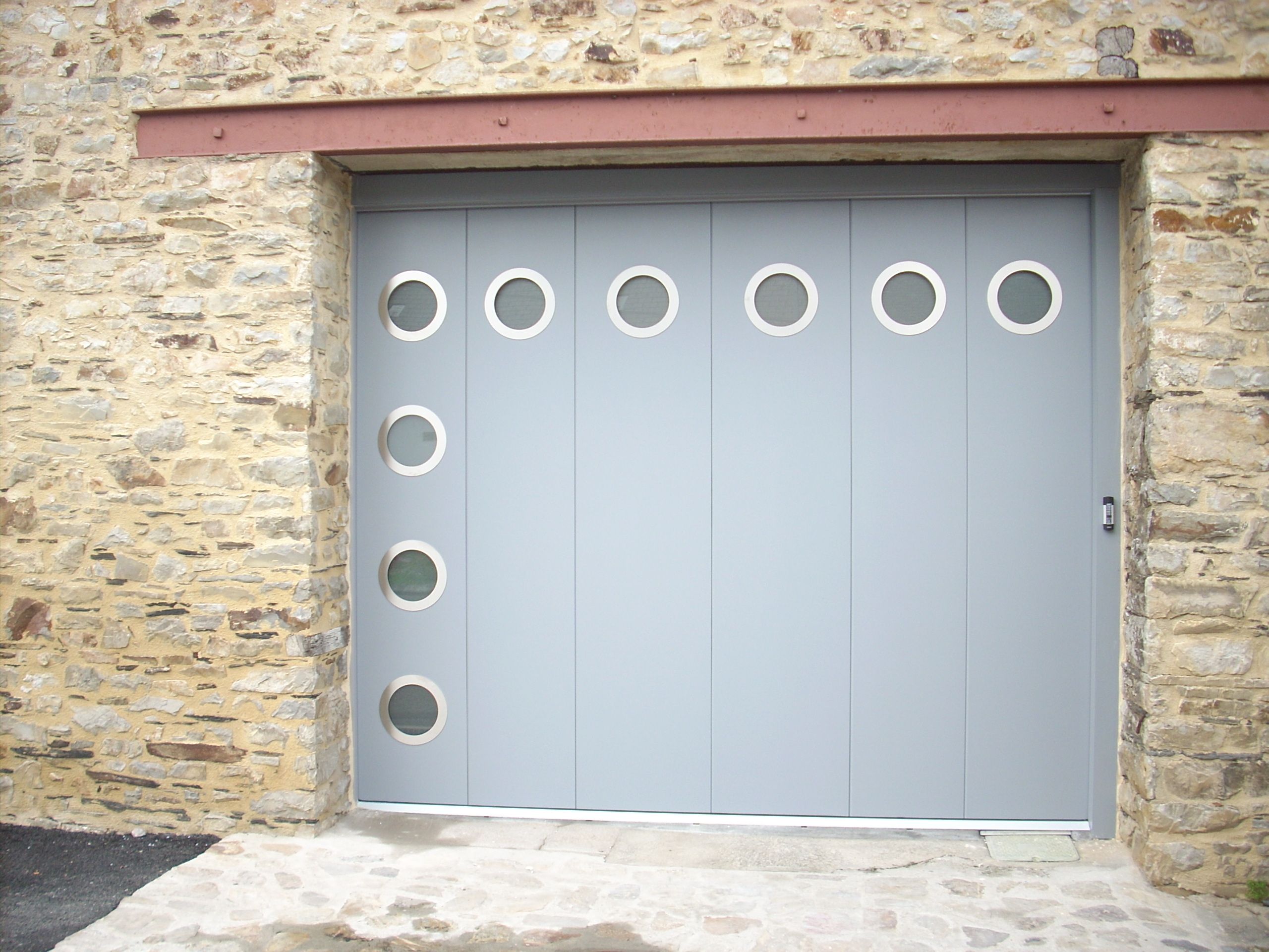 image-lef-chateaubriand-porte-garage-sectionnelle-ouverture-laterale.jpg