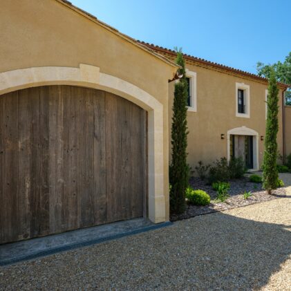 realisation-lef-saint-remy-de-provence-porte-garage-sectionnelle-1490x1180