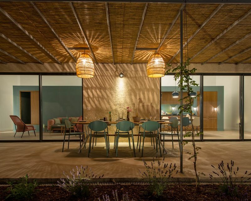 realisation-lef-saint-remy-de-provence-fenetre-baie-vitree-coulissant-terrasse-1490x1180