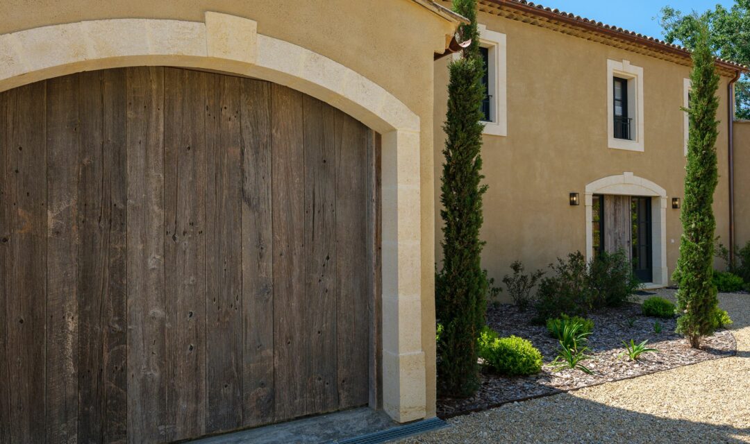 realisation-lef-saint-remy-de-provence-porte-garage-sectionnelle-1490x1180