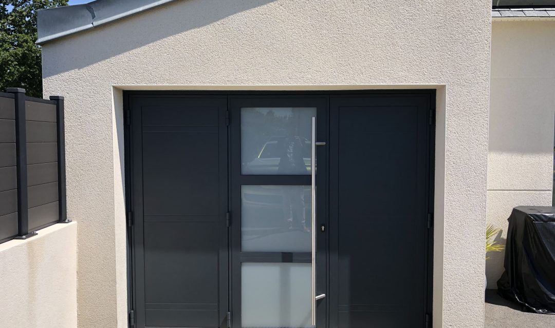 Porte de garage aluminium à vantaux à Quimper Gypass