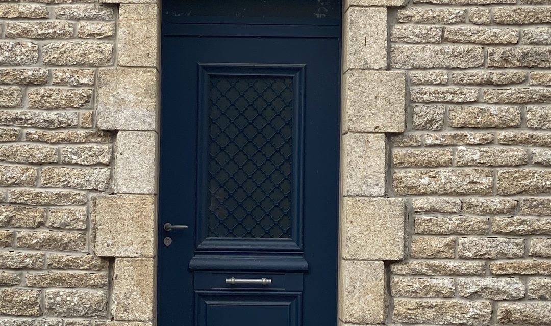 Porte d'entrée aluminium classique à Douarnenez Bel'm