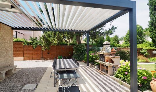 pergola bioclimatique adossée